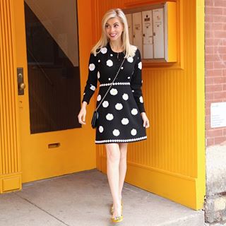 Daisies🌼 Shop this outfit, and some of my other favorite daisy pieces, on the blog {www.publicistinpearls.com} or via  @liketoknow.it. Psst...Would you believe this is actually a cardigan tucked into a skirt? 😳💛 www.liketk.it/2boII #liketkitstyletip #spring #wiw #lotd #daisy 📷:@christinaslaton